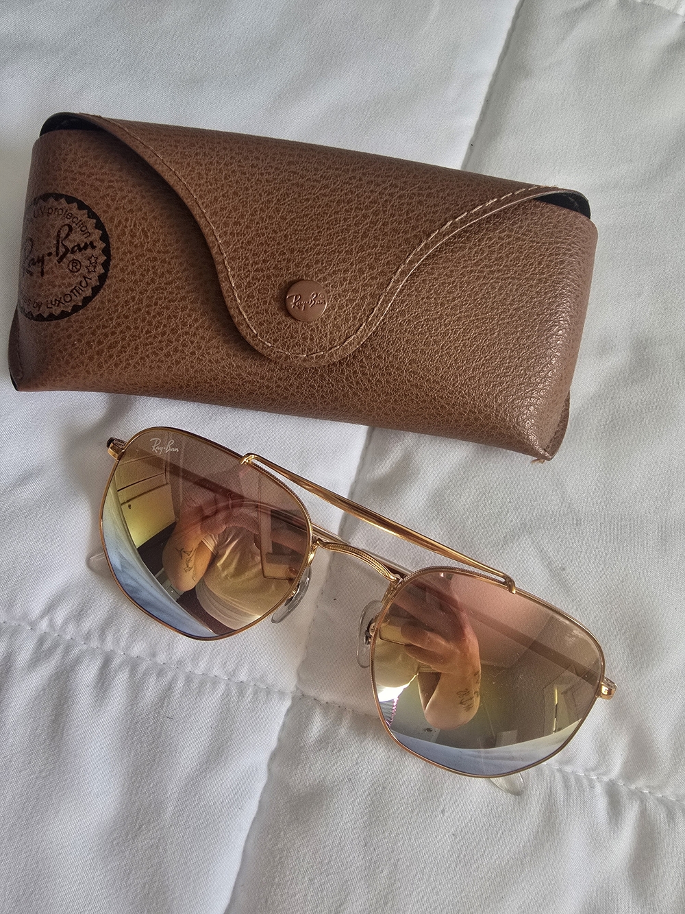 Ray-Ban Men’s Aviator Sunglasses in Gold with Brown Gradient Lenses